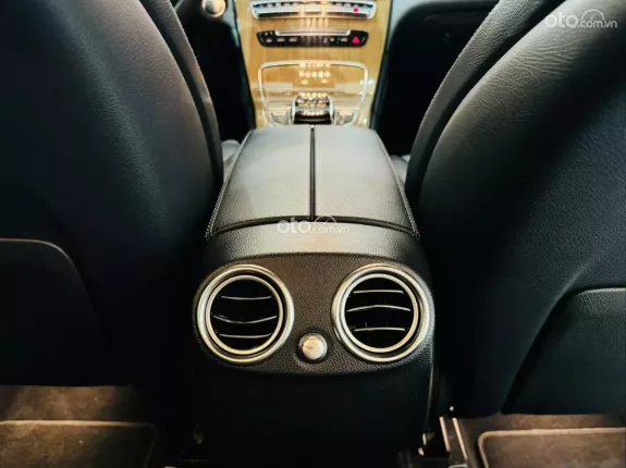 Mercedes-Benz GLC 250 2018 - 1 tỷ 155 triệu