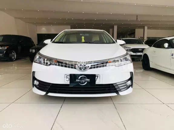 Toyota Corolla Altis 2019 - Bản 1.8G AT màu trắng, chạy hơn 3 vạn km, biển thành phố
