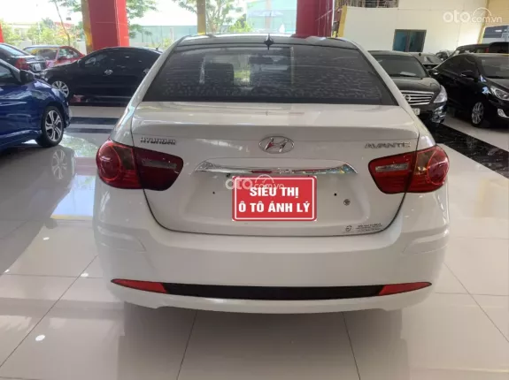 Hyundai Avante 1.6 MT 2012 - Sedan 5 chỗ giá rẻ, máy số ngon, thân vỏ chắc chắn