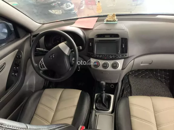 Hyundai Avante 1.6 MT 2012 - Sedan 5 chỗ giá rẻ, máy số ngon, thân vỏ chắc chắn