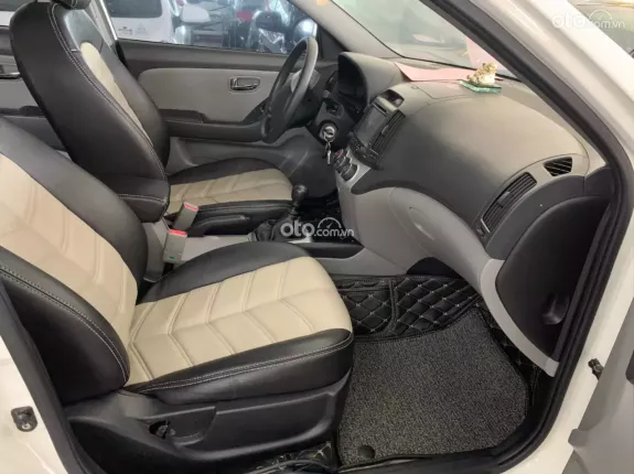 Hyundai Avante 1.6 MT 2012 - Sedan 5 chỗ giá rẻ, máy số ngon, thân vỏ chắc chắn