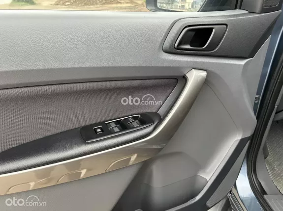 Ford Ranger XLS 2.2 4x2 AT 2016 - Giá bán 440 triệu