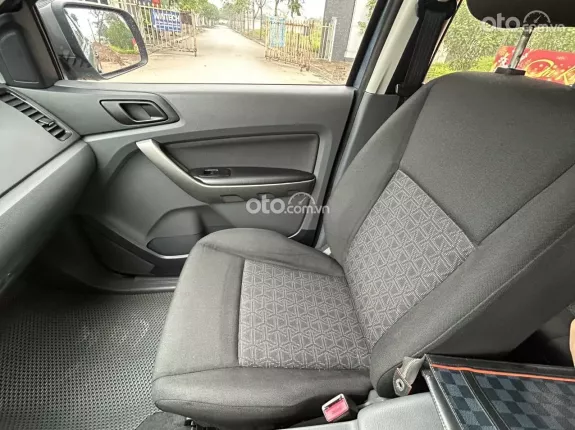 Ford Ranger XLS 2.2 4x2 AT 2016 - Giá bán 440 triệu