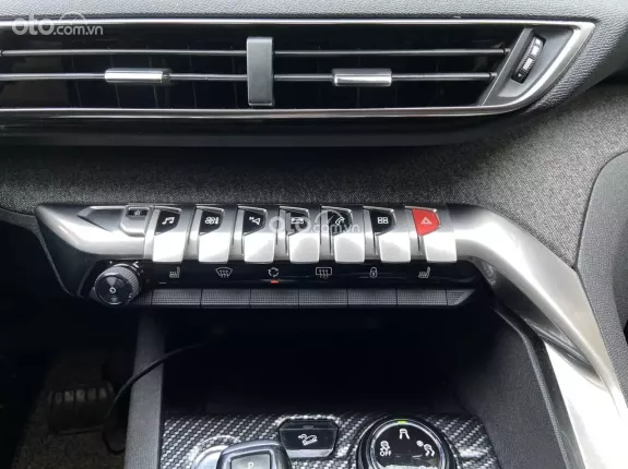 Peugeot 3008 2018 - Xe đẹp như mới, trang bị full option