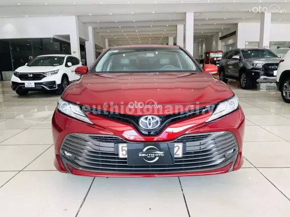Toyota Camry 2.5Q 2019 - Nhập Thái Lan, màu đỏ cherry cực đẹp, trang bị full option