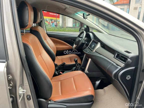 Toyota Innova 2.0E 2018 - Bán Inova 2018 E đi 80000 km xe đẹp xuất sắc