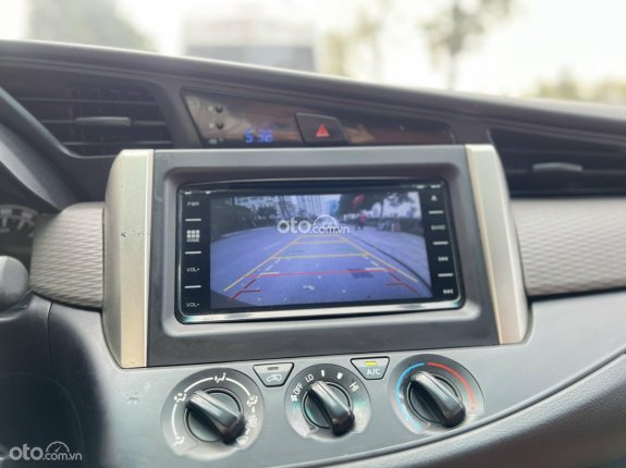 Toyota Innova 2.0E 2018 - Bán Inova 2018 E đi 80000 km xe đẹp xuất sắc