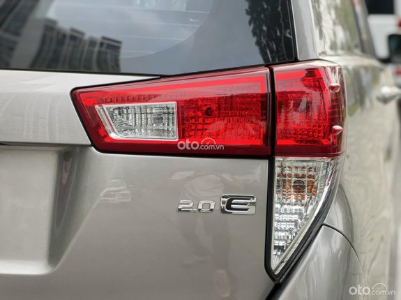 Toyota Innova 2.0E 2018 - Bán Inova 2018 E đi 80000 km xe đẹp xuất sắc