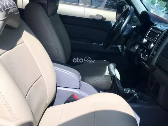 Ford Everest 2.5 MT 2013 - FORD EVEREST 2.5M Model 2014 số sàn_xe 1 chủ đi rất giữ gìn