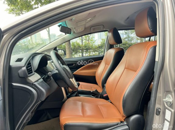 Toyota Innova 2.0E 2018 - Bán Inova 2018 E đi 80000 km xe đẹp xuất sắc