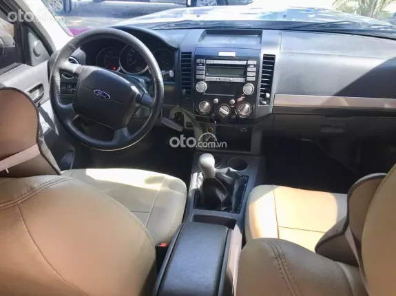 Ford Everest 2.5 MT 2013 - FORD EVEREST 2.5M Model 2014 số sàn_xe 1 chủ đi rất giữ gìn