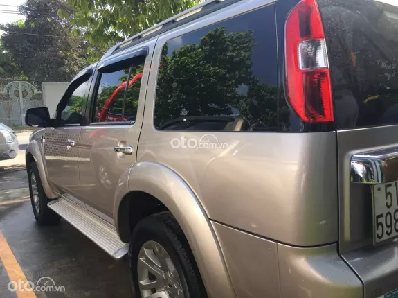 Ford Everest 2.5 MT 2013 - FORD EVEREST 2.5M Model 2014 số sàn_xe 1 chủ đi rất giữ gìn