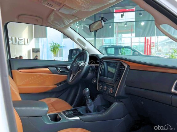 Isuzu mu-X B7 Plus 4x2 AT 2024 - Xe có sẵn giao ngay