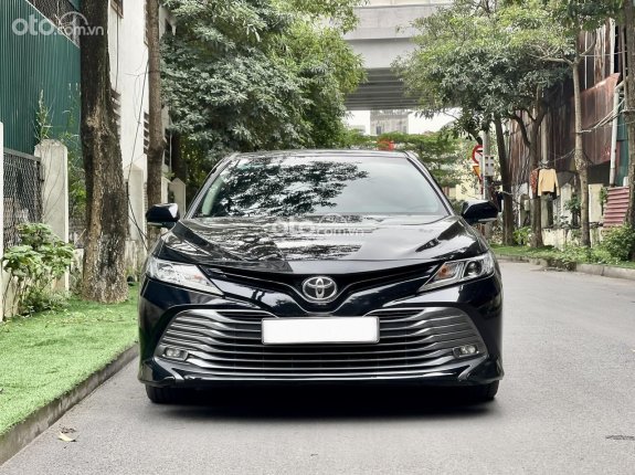 Toyota Camry 2.0G 2020 - Đẹp không lỗi nhỏ
