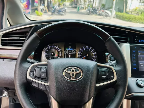 Toyota Innova 2.0V 2018 - Giá xe 595 triệu