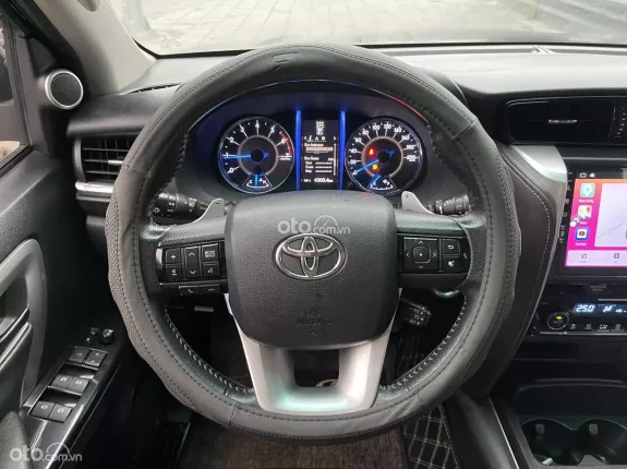 Toyota Fortuner 2.7 V 4X2 AT 2018 - GIÁ 765 TR