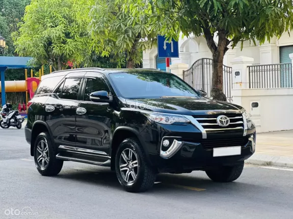 Toyota Fortuner 2.7 V 4X2 AT 2017 - MÁY XĂNG SỐ TỰ ĐỘNG - XE GIA ĐÌNH KHÔNG DỊCH VỤ - NỘI THẤT ZIN