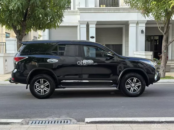 Toyota Fortuner 2.7 V 4X2 AT 2017 - MÁY XĂNG SỐ TỰ ĐỘNG - XE GIA ĐÌNH KHÔNG DỊCH VỤ - NỘI THẤT ZIN