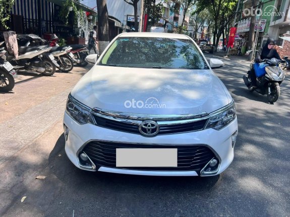 Toyota Camry 2.0G 2019 - Xe màu trắng, zin nguyên bản, có hỗ trợ vay Ngân hàng