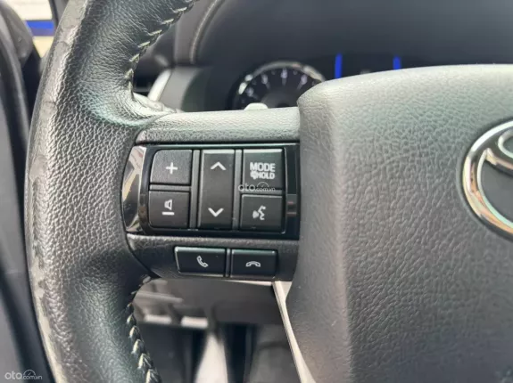 Toyota Fortuner 2.7 V 4X2 AT 2018 - Xuất hóa đơn cao