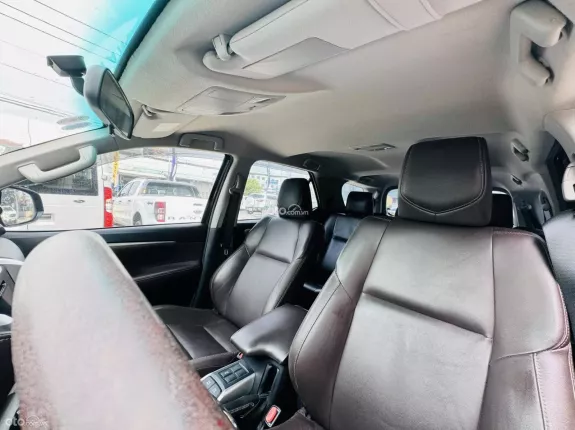 Toyota Fortuner 2.7 V 4X2 AT 2018 - Xuất hóa đơn cao