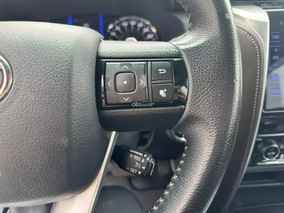 Toyota Fortuner 2.7 V 4X2 AT 2018 - Xuất hóa đơn cao