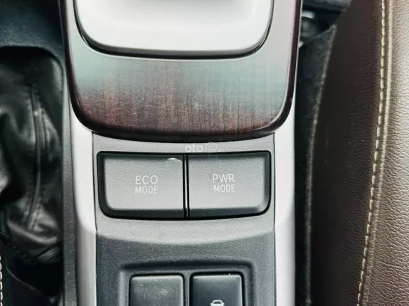 Toyota Fortuner 2.7 V 4X2 AT 2018 - Xuất hóa đơn cao