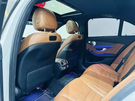 Mercedes-Benz C300 AMG First Edition 2019 - 1 tỷ 250 triệu
