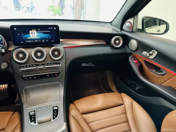 Mercedes-Benz GLC 300 4Matic 2022 - 2 tỷ 180 triệu