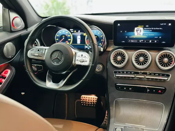 Mercedes-Benz GLC 300 4Matic 2022 - 2 tỷ 180 triệu