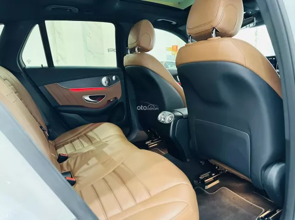 Mercedes-Benz GLC 300 4Matic 2022 - 2 tỷ 180 triệu