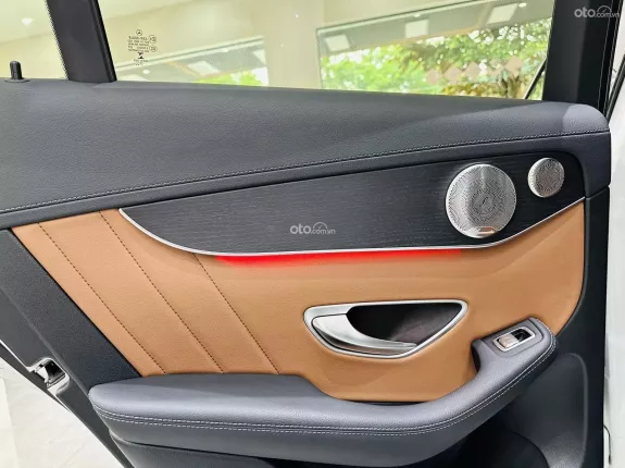 Mercedes-Benz GLC 300 4Matic 2022 - 2 tỷ 180 triệu