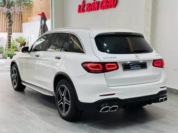 Mercedes-Benz GLC 300 4Matic 2022 - 2 tỷ 180 triệu