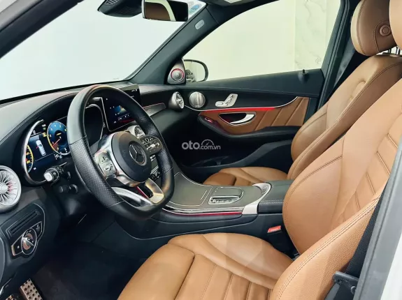 Mercedes-Benz GLC 300 4Matic 2022 - 2 tỷ 180 triệu