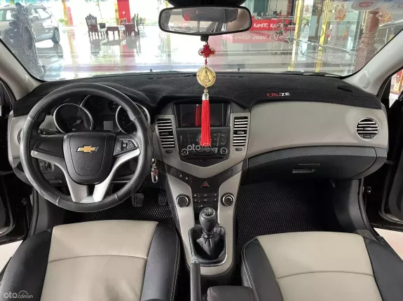 Chevrolet Cruze 2015 - Sedan 5 chỗ giá rẻ, máy số ngon, thân vỏ chắc chắn