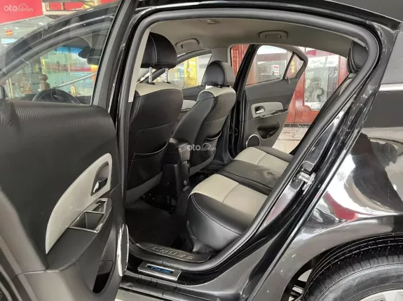 Chevrolet Cruze 2015 - Sedan 5 chỗ giá rẻ, máy số ngon, thân vỏ chắc chắn