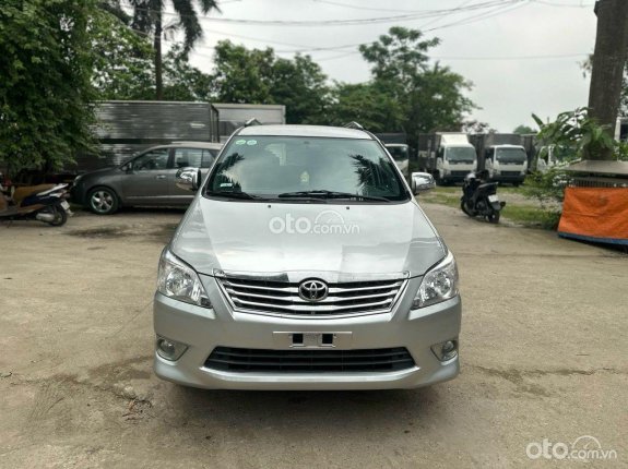 Toyota Innova 2.0E 2013 - Bán Innova đời 2013 bản E, số sàn, odo 9v