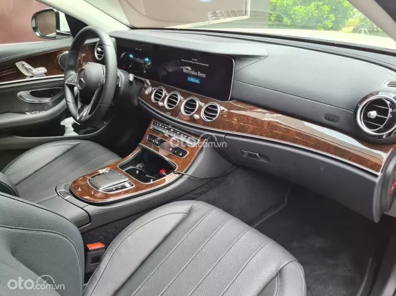 Mercedes-Benz E200 Exclusive V1 2023 - MÀU TRẮNG CHÍNH HÃNG