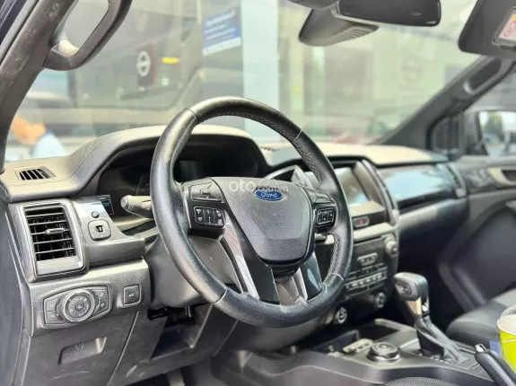 Ford Everest Titanium 2.0L AT 4WD 2020 - Nhập Thái, hỗ trợ trả góp 70%, màu xanh đen 1 chủ