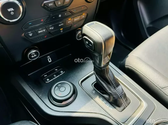 Ford Everest Titanium 2.0L AT 4WD 2020 - Nhập Thái, hỗ trợ trả góp 70%, màu xanh đen 1 chủ