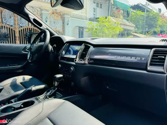 Ford Everest Titanium 2.0L AT 4WD 2020 - Nhập Thái, hỗ trợ trả góp 70%, màu xanh đen 1 chủ