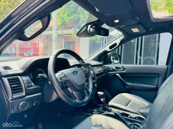 Ford Everest Titanium 2.0L AT 4WD 2020 - Nhập Thái, hỗ trợ trả góp 70%, màu xanh đen 1 chủ