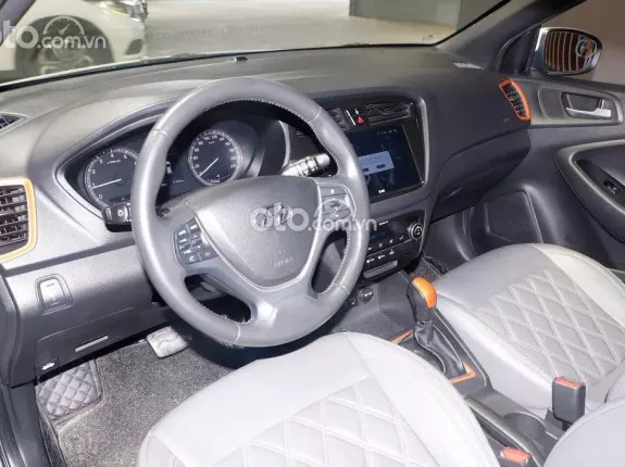 Hyundai i20 Active 1.4 AT 2015 - Hyundai i20 1.4 AT Active Bạc 2015