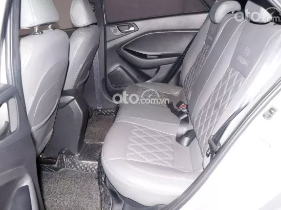 Hyundai i20 Active 1.4 AT 2015 - Hyundai i20 1.4 AT Active Bạc 2015