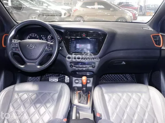 Hyundai i20 Active 1.4 AT 2015 - Hyundai i20 1.4 AT Active Bạc 2015