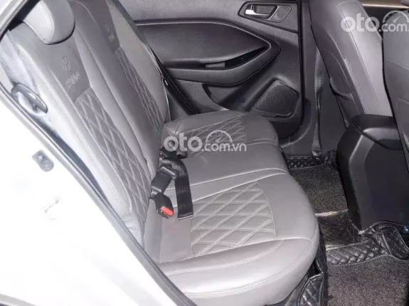 Hyundai i20 Active 1.4 AT 2015 - Hyundai i20 1.4 AT Active Bạc 2015