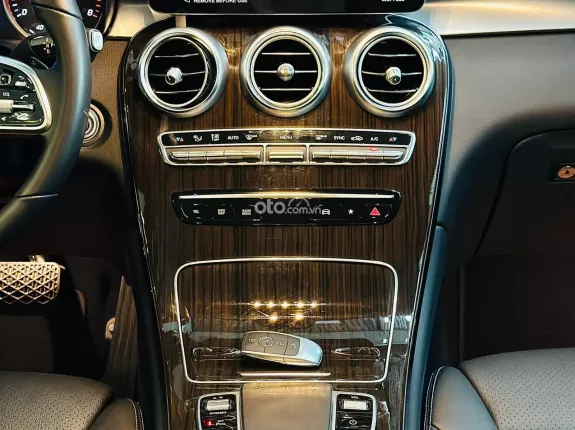 Mercedes-Benz GLC 200 V1 2022 - Xe gần như new, còn bảo hành hãng tới 2025