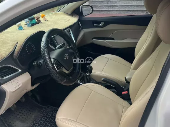 Hyundai Accent 1.4 MT Tiêu chuẩn 2019 - Nội ngoại thất sạch đẹp