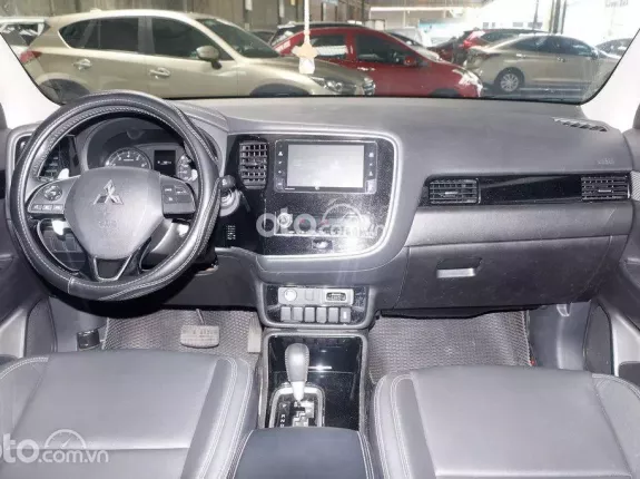 Mitsubishi Outlander 2.0 CVT 2020 - Mitsubishi Outlander 2.0 AT, bản CVT Đỏ