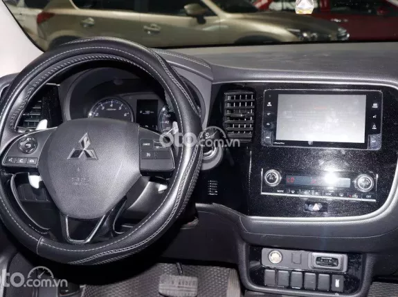 Mitsubishi Outlander 2.0 CVT 2020 - Mitsubishi Outlander 2.0 AT, bản CVT Đỏ